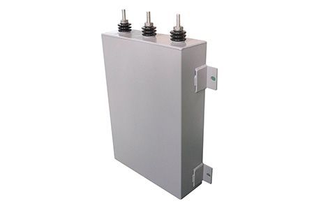 電容器的容量大小與什么有關(guān)？為什么？
